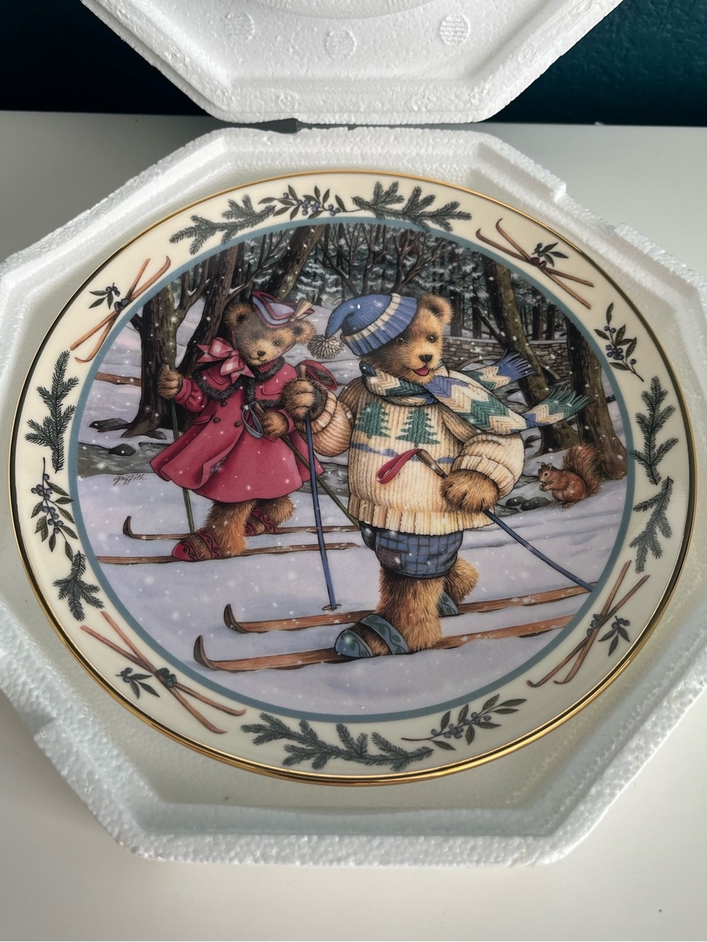 Royal Doulton Franklin Mint Christmas Teddy Bear Skiing Plate